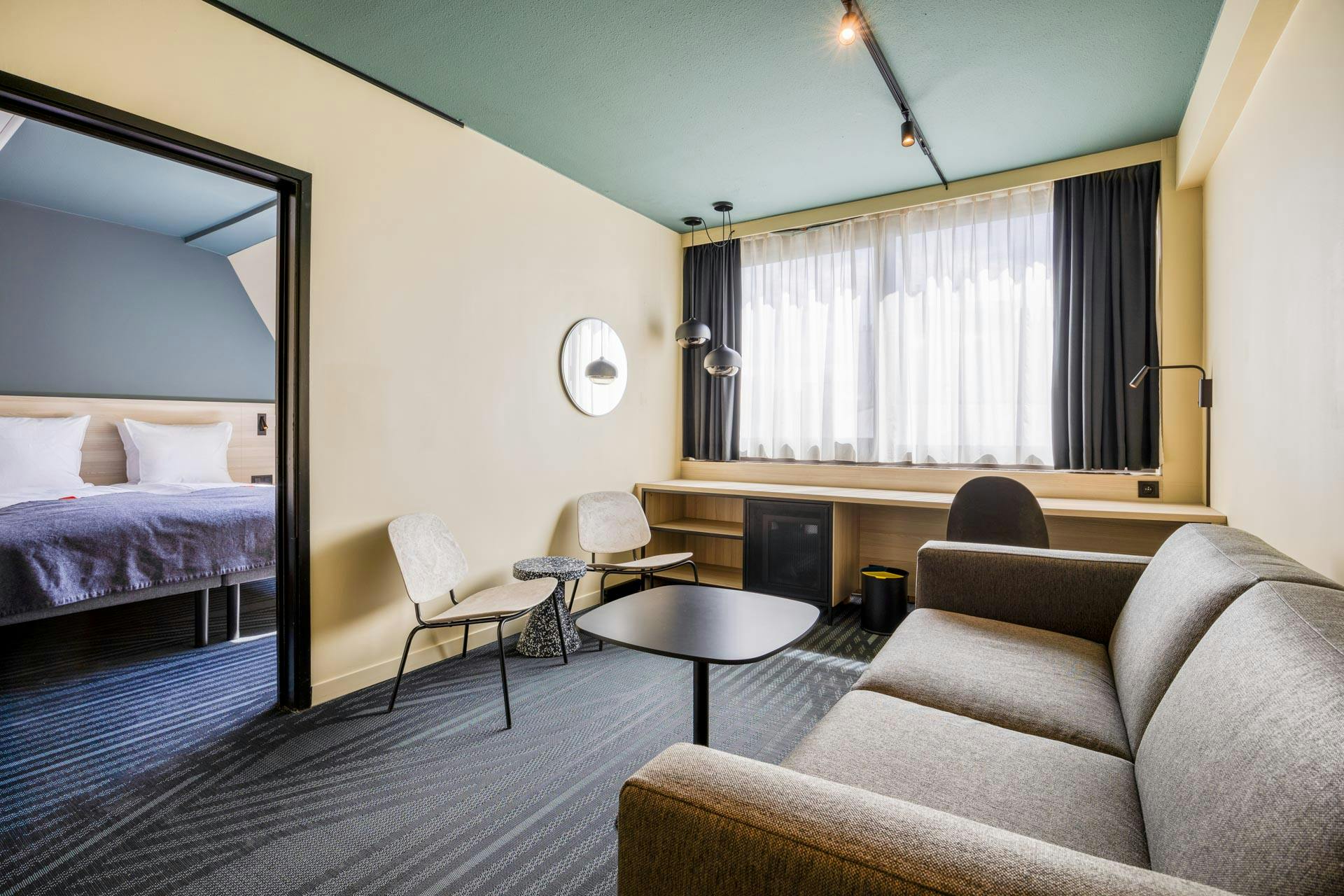 Jr suite in Citybox Brussels, seating area with sofa and chairs