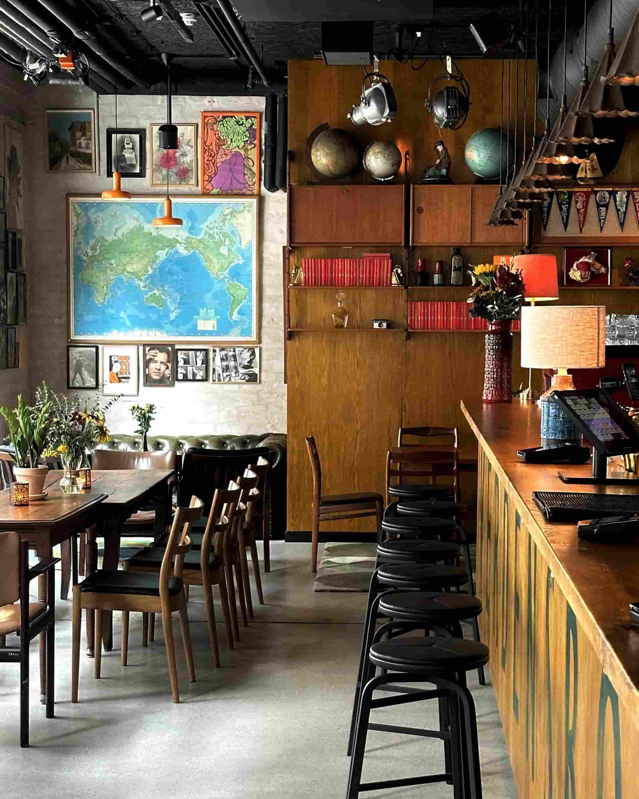 Verdensrommet (Outer Space)