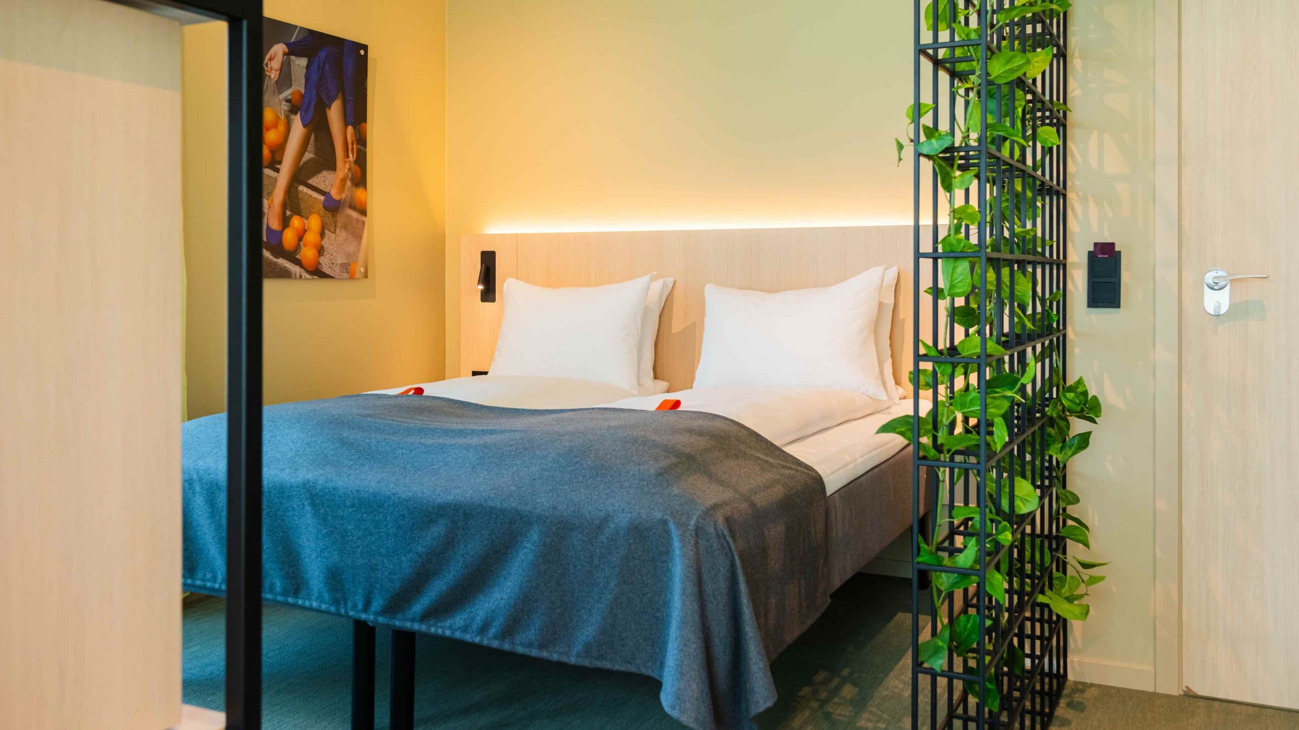 Picture of the bed-area in the junior suite at Citybox Kristiansand